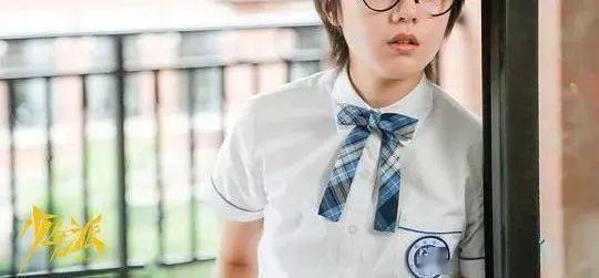 赵今麦在公交车中的演技绽放，青春与成长的深刻诠释