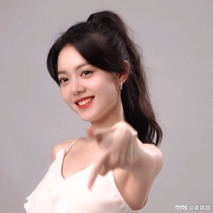 赵今麦，青春绽放的演艺新星