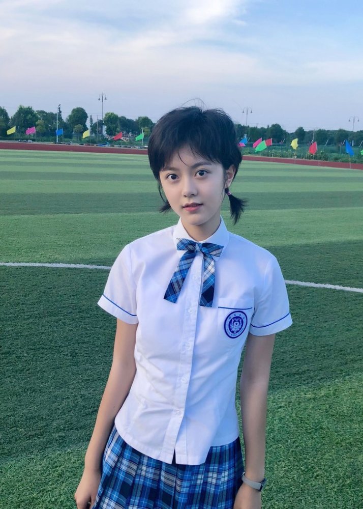 赵今麦的成长轨迹，从身高体重对照表看她的蜕变与成长