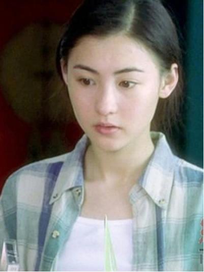 31岁宋轶近照曝光，岁月从不败美人，优雅依旧的时光印记
