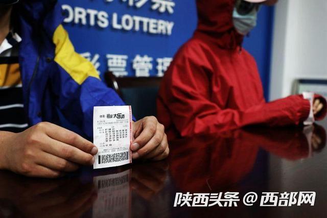 西安奇迹，男子独揽1000万彩票大奖，领奖瞬间见证幸运与责任