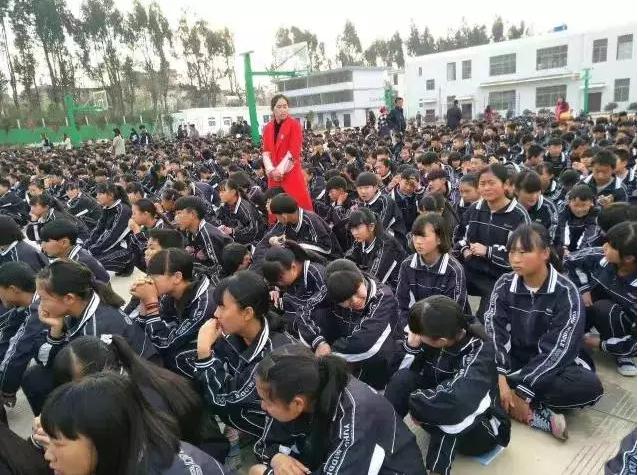 云南漾濞县刚刚发生地震，震感强烈，当地居民紧急应对