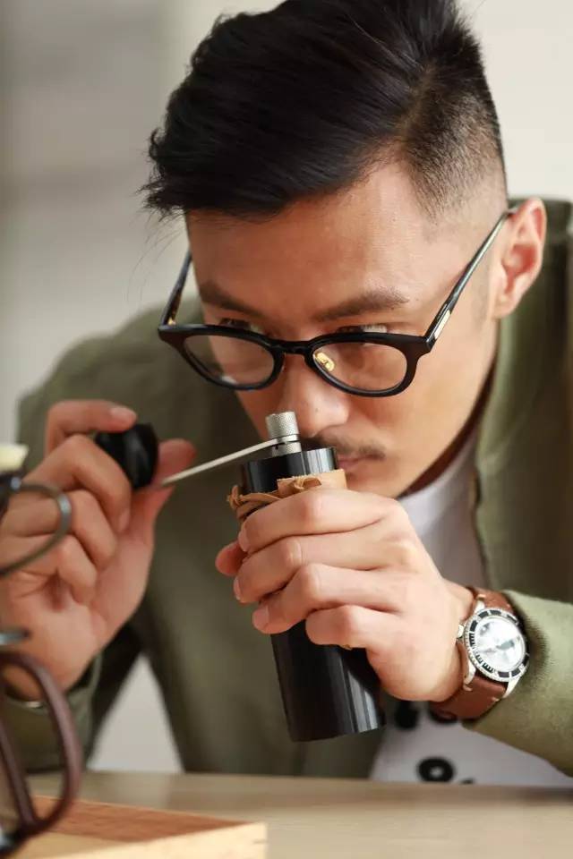 澳门六叔的神秘面纱，揭秘其真实身份与背后的故事